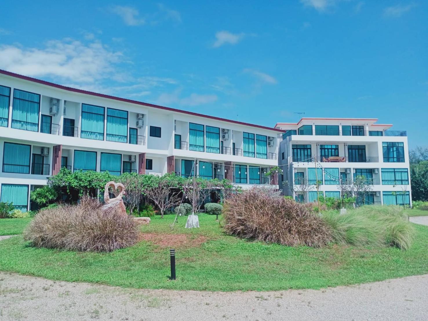 The Beach Resort & Residence - Sha Plus Pathiu Ngoại thất bức ảnh
